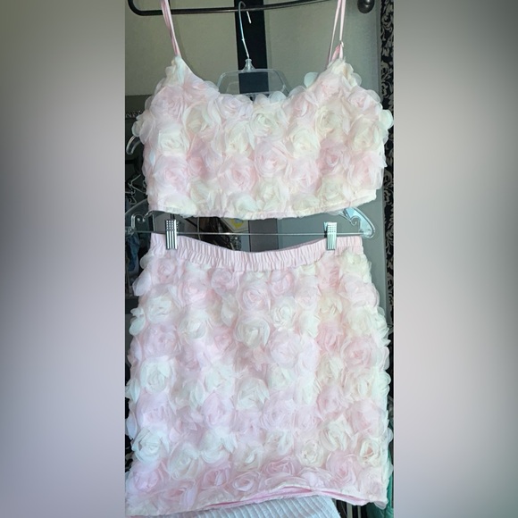 Hot & Delicious Pink and White Rosette 2 Piece Set - Size Large - Picture 2 of 5